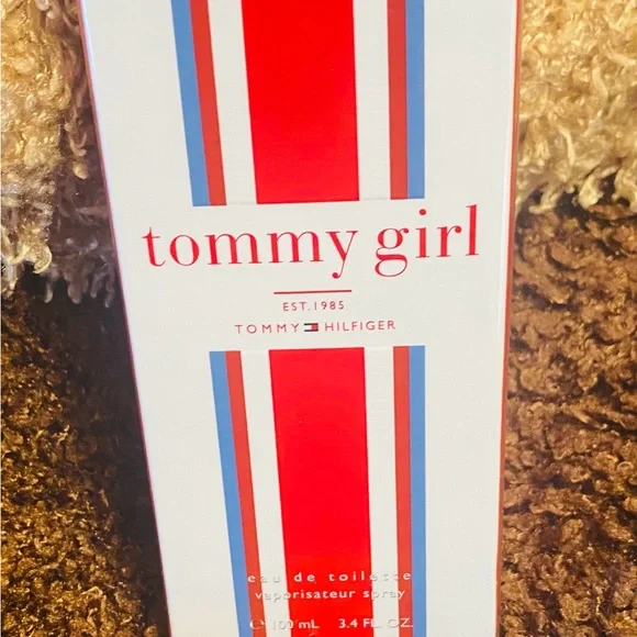 Tommy Hilfiger Red Box Packaging - Picture 5 of 5